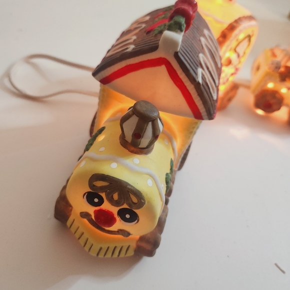 Vintage Delectable Gingerbread Train Night Light Set in Box - Picture 3 of 13